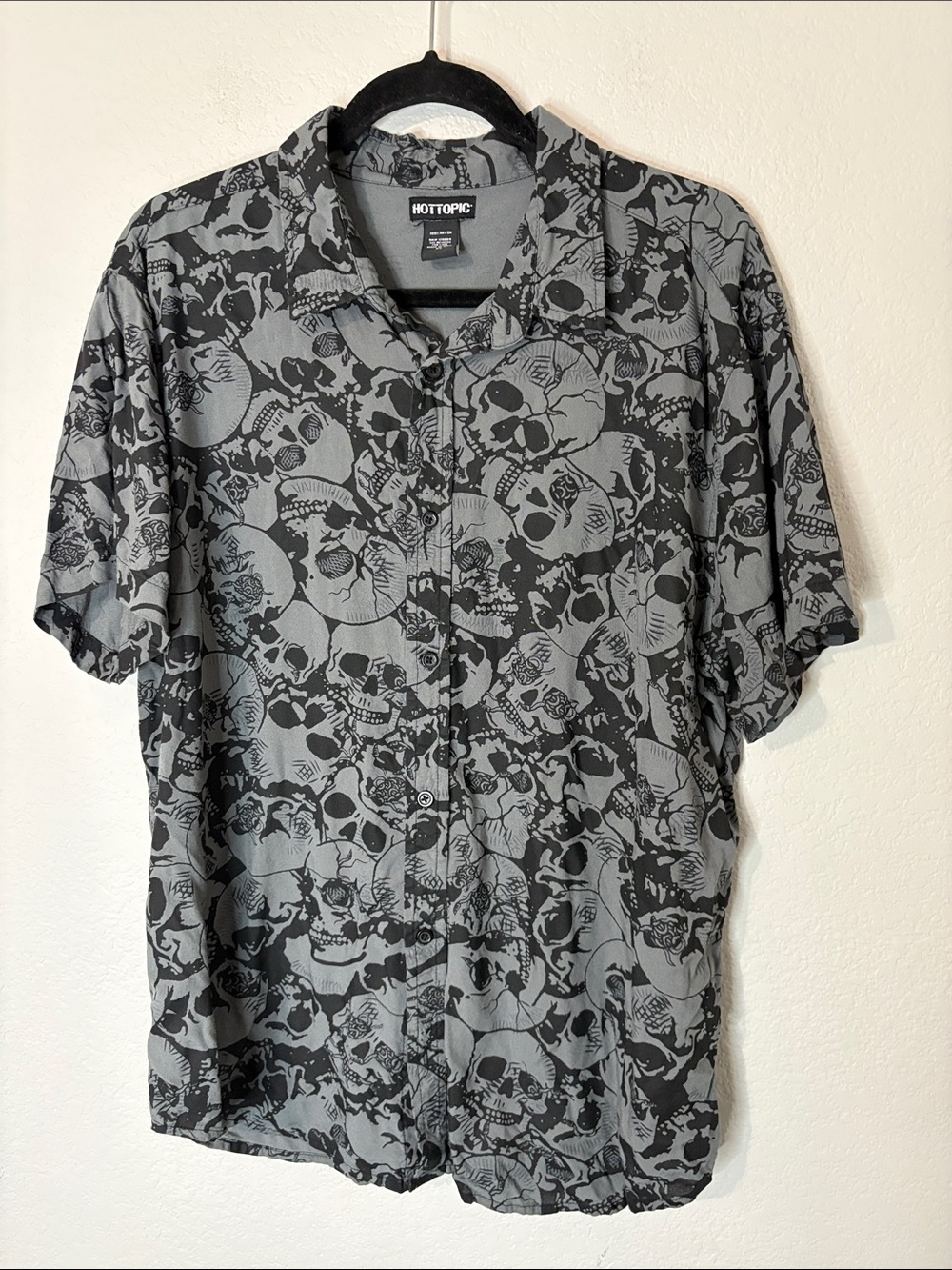 Hot Topic Skull Black All Over Print Button Down XL